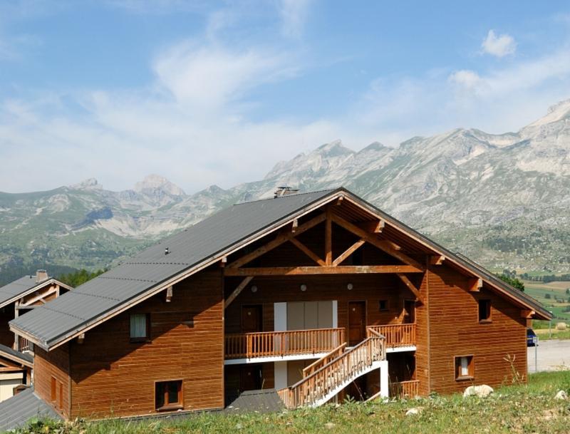 Madame Vacances Residence La Crete Du Berger Agnieres en Devoluy Exterior foto